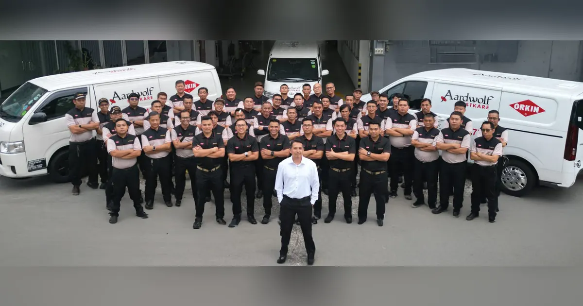 Aardwolf Pestkare team with service vans
